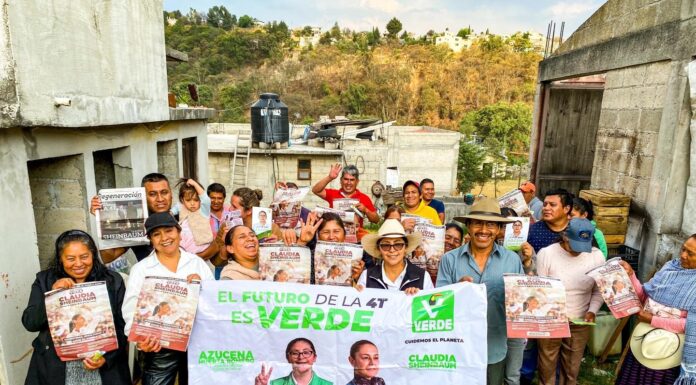 Azucena Huerta lleva propuestas de la 4T a Vecinos de Temoaya