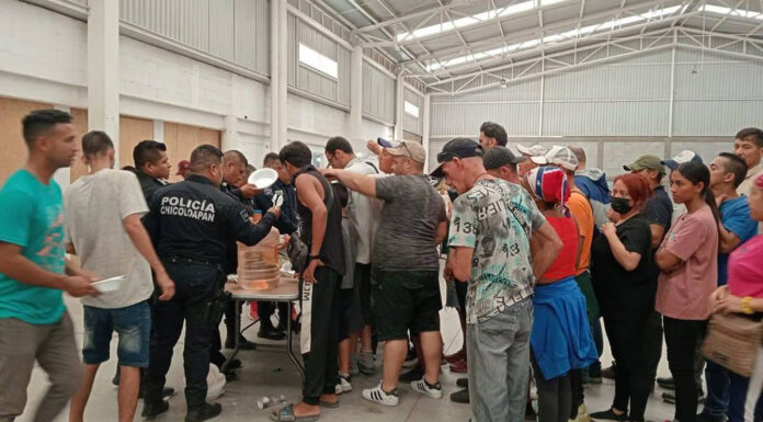 Rescatan a más de 200 migrantes abandonados en bodega de Chicoloapan