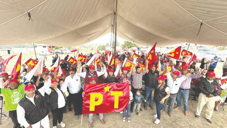 Pirotécnicos y artesanos de Almoloya de Juárez quieren a Adolfo Solís como alcalde