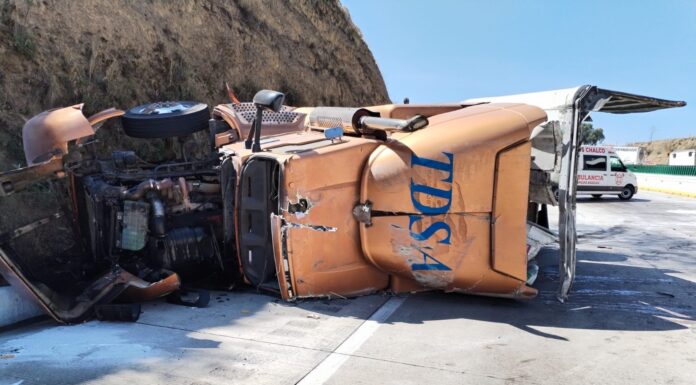 Equipos de emergencia de EdoMéx apoyan en accidente vehicular en la México-Puebla