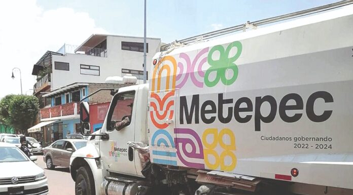 Retiran 50 toneladas de propaganda política en Metepec