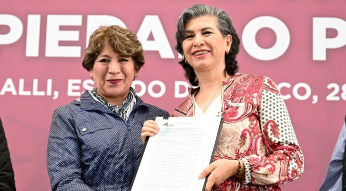 Gobernadora Delfina Gómez entrega 2 mil 700 títulos de propiedad a familias del Estado de México; subsidia costos de 56 mil a 986 pesos