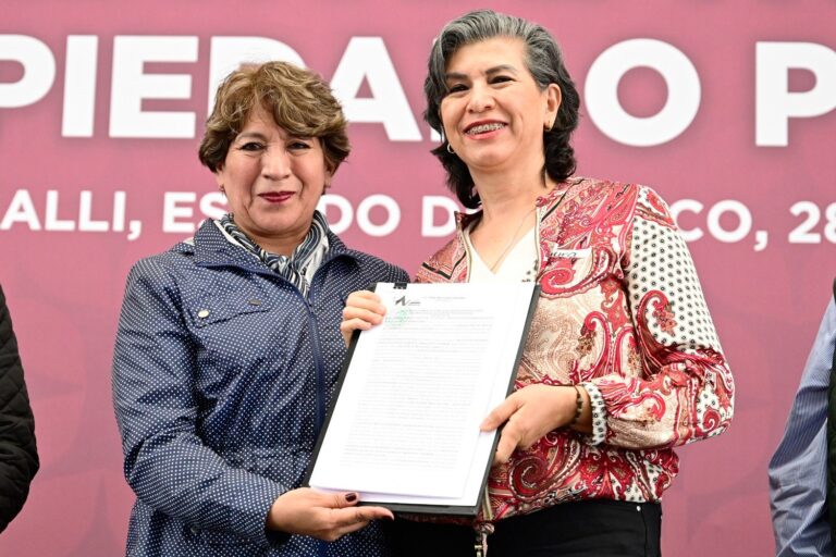 Gobernadora Delfina Gómez entrega 2 mil 700 títulos de propiedad a familias del Estado de México; subsidia costos de 56 mil a 986 pesos