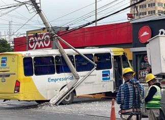 Accidente de camión deja 38 heridos en Toluca