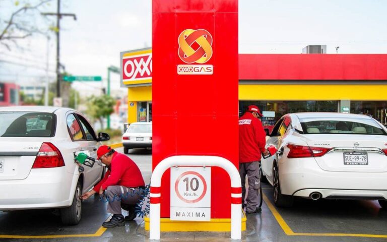 OXXO Cierra 150 Tiendas y Gasolineras en Nuevo Laredo por extorsión de “los Zetas”