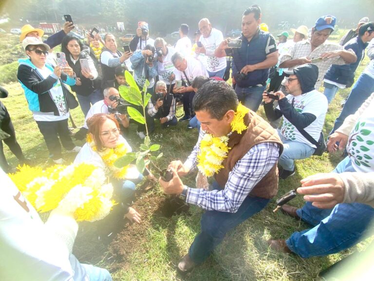 Ixtlahuaca y la asociación APYCM realiza Jornada de Reforestación