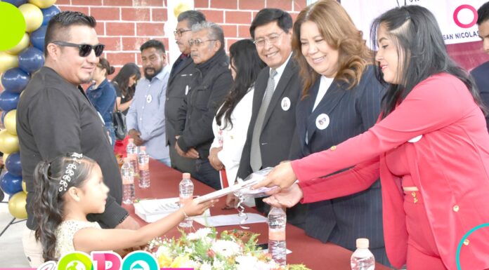 Ruth Salazar “madrina de lujo” en El Oro, cierra ciclo entregando obras