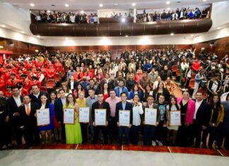 Distinguen a jóvenes destacados de Lerma