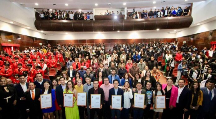 Distinguen a jóvenes destacados de Lerma