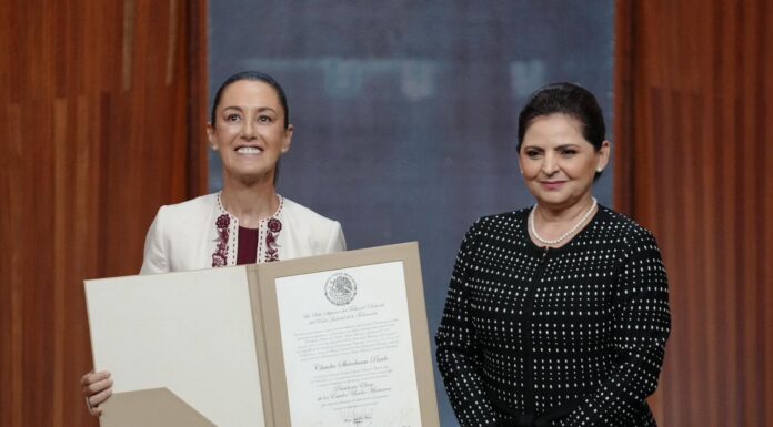 Claudia Sheinbaum recibe constancia del TEPJF