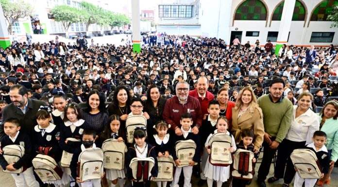 Horacio Duarte arranca ciclo escolar 2024-2025 en primaria donde estudió la Gobernadora Delfina Gómez; entrega útiles y libros de texto