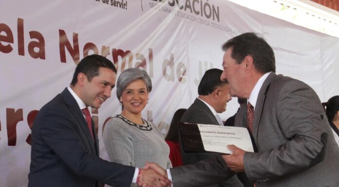 Con obra, celebra alcalde de Jilotepec aniversario de escuela normal