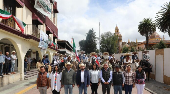 Con Cabalgata Temoaya arranca festejos patrios