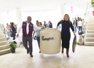 Sigue Ana Muñiz apoyando a familias atequenses