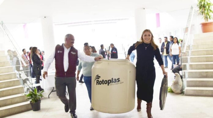 Sigue Ana Muñiz apoyando a familias atequenses