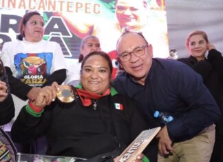 Hace fiesta con sombrero ajeno