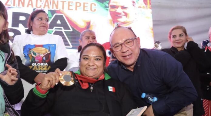 Hace fiesta con sombrero ajeno