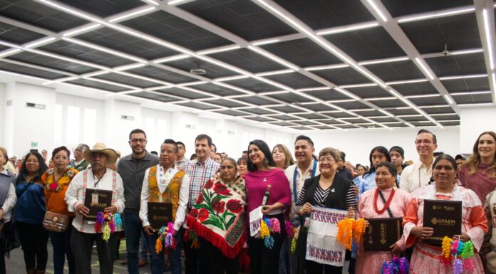 Entrega Secretaría de Cultura y Turismo mil 924 apoyos del programa artesanal “Manos Mágicas 2024”