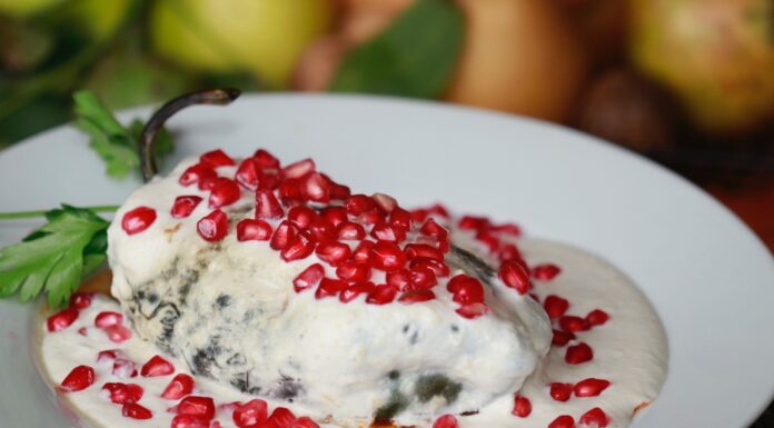 Llegan los chiles en nogada al EdoMéx; cocineras tradicionales comparten sus secretos culinarios