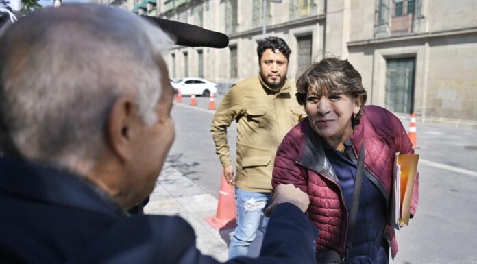 Arriba Gobernadora Delfina Gómez Álvarez a Palacio Nacional para reunión con Presidenta Claudia Sheinbaum Pardo; tratarán temas urbanos y de salud