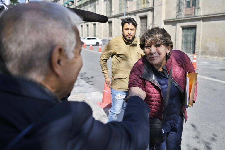 Arriba Gobernadora Delfina Gómez Álvarez a Palacio Nacional para reunión con Presidenta Claudia Sheinbaum Pardo; tratarán temas urbanos y de salud