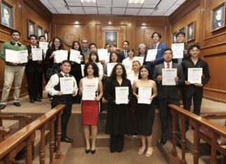 LOGRAN UNIVERSITARIO PRIMEROS LUGARES EN CERTAMEN DE ORATORIA