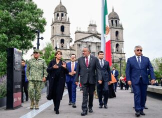 Encabeza Gobernadora Delfina Gómez Álvarez ceremonia de Izamiento y Honores al Lábaro Patrio en Toluca