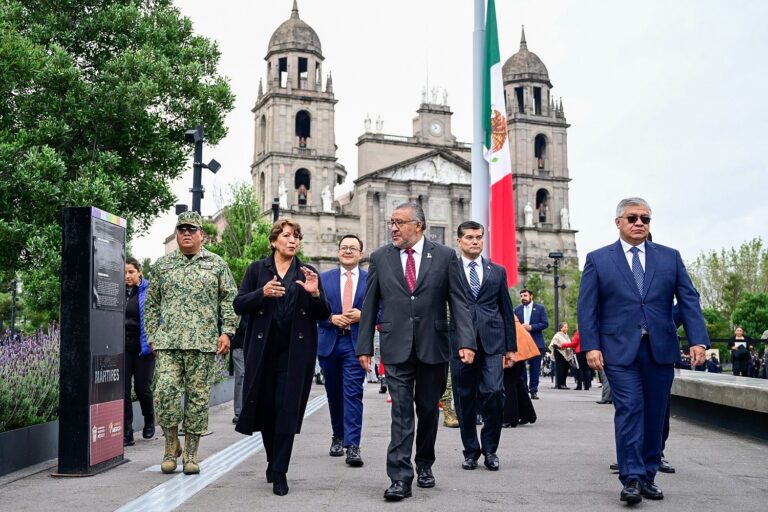 Encabeza Gobernadora Delfina Gómez Álvarez ceremonia de Izamiento y Honores al Lábaro Patrio en Toluca