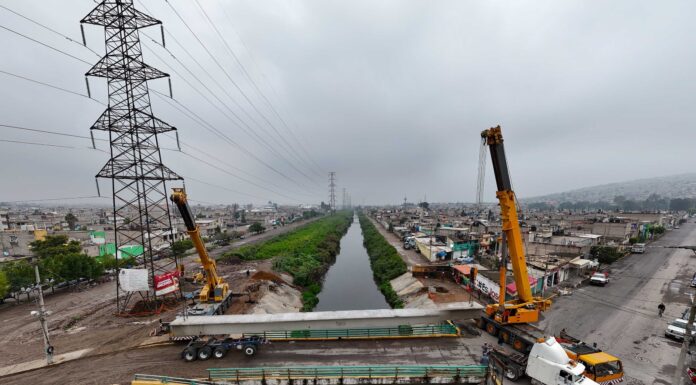 Avanza 65% la construcción de puente peatonal Nezahualcóyotl-Chimalhuacán: Sedui