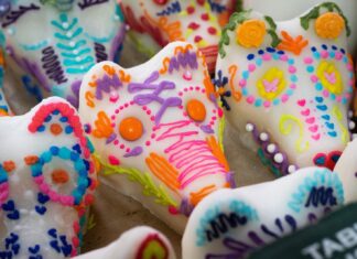 Calaveritas de azúcar dan identidad y orgullo al EdoMéx; este año destacan las “michiveritas” y “lomiveritas” para recordar a las mascotas