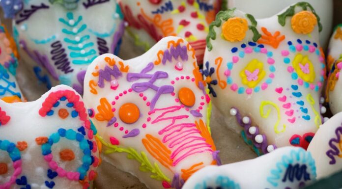 Calaveritas de azúcar dan identidad y orgullo al EdoMéx; este año destacan las “michiveritas” y “lomiveritas” para recordar a las mascotas