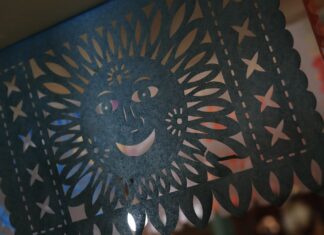 PRESERVA EDOMÉX LA ELABORACIÓN DE PAPEL PICADO CON TÉCNICAS ARTESANALES; PIEZAS ÚNICAS SON EXHIBIDAS A NIVEL INTERNACIONAL