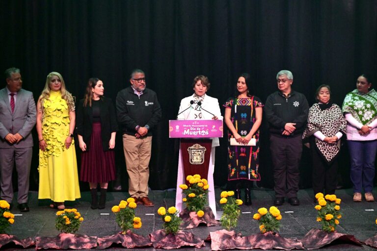 Invita Gobernadora Delfina Gómez Álvarez a visitar la Ofrenda Monumental de Día de Muertos en Palacio de Gobierno