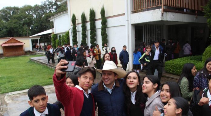 Alcalde de Jilotepec Rodolfo Noguez fomenta la lectura en escolares