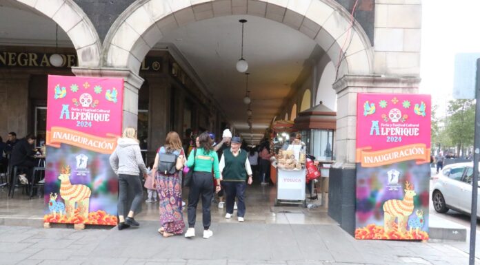 Ciudadanos y comercio formal blindan Feria del Alfeñique