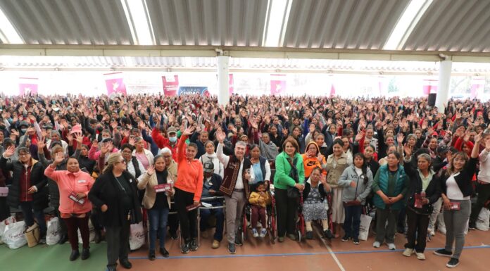 Reciben 2 mil mexiquenses la tarjeta Mujeres con Bienestar en Atlacomulco