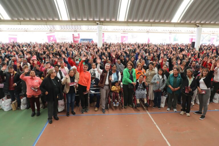 Reciben 2 mil mexiquenses la tarjeta Mujeres con Bienestar en Atlacomulco