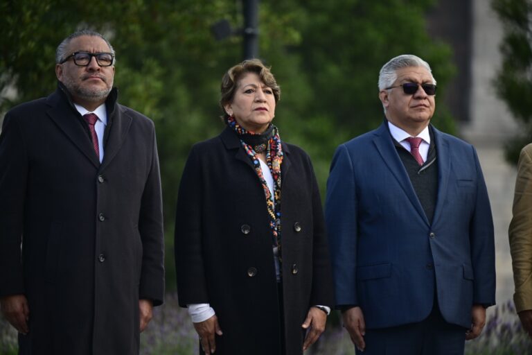 Encabeza Gobernadora Delfina Gómez Álvarez ceremonia de Izamiento y honores al lábaro patrio