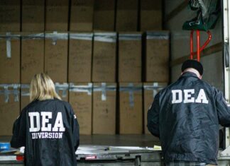 La DEA Desata una Cacería Global: Mexicanos y Asiáticos en la Mira por la Epidemia de Fentanilo
