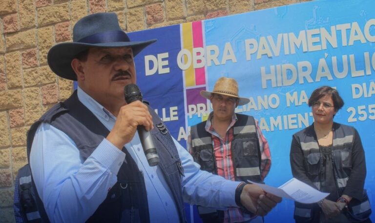 ALISTA ALCALDE DE CALIMAYA INAUGURACIÓN DE PAQUETE DE OBRAS