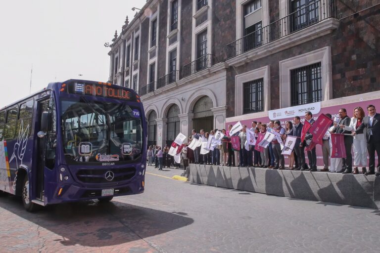 Entran en circulación nuevas unidades del transporte público en el EdoMéx; Gobernadora Delfina Gómez Álvarez da banderazo de salida a 26 camiones de pasajeros