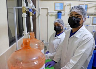 Estudiantes del Tecnológico de Estudios Superiores de Chimalhuacán ponen en mancha la planta purificadora de agua “Aguaquim”