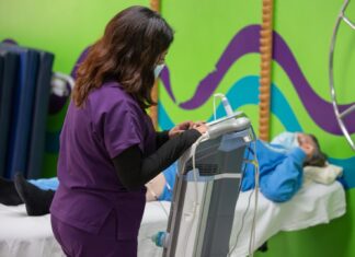 CLÍNICA DE REHABILITACIÓN FÍSICA INTEGRAL DEL ISSEMYM ATIENDE A MÁS DE 9 MIL PACIENTES