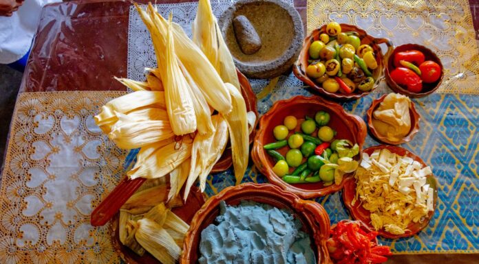 TAMALES DE MAÍZ AZUL, UNA TRADICIÓN ANCESTRAL QUE SE CONSERVA EN EL EDOMÉX