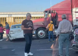 CHOFER DE CAMIÓN PROVOCA CARAMBOLA CON 11 VEHÍCULOS EN VÍA MORELOS