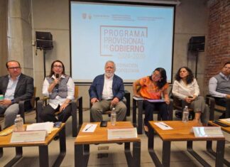 RECONOCE AZUCENA CISNEROS TRABAJO METROPOLITANO