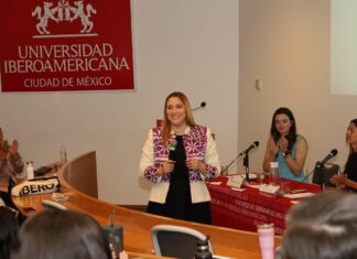 COMPARTE ANA MUÑIZ EXPERIENCIA DE GOBIERNO A ESTUDIANTES DE LA IBERO