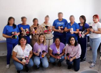 “MUJERES ICÓNICAS” ES LA COLECCIÓN DE MUÑECAS TEJIDAS POR MUJERES PRIVADAS DE LA LIBERTAD EN EDOMÉX, COMO IMPULSO DE REINSERCIÓN SOCIAL E INSPIRACIÓN