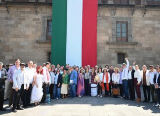 GOBERNADORA DELFINA GÓMEZ ASISTE A LA ASAMBLEA INFORMATIVA DE LA PRESIDENTA CLAUDIA SHEINBAUM, EN EL ZÓCALO DE LA CIUDAD DE MÉXICO
