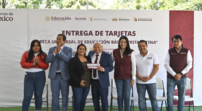 ENTREGA RACIEL PÉREZ CRUZ APOYOS DEL PROGRAMA FEDERAL BECAS ‘RITA CETINA’